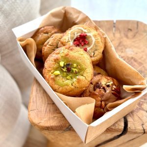 box cookies cadeau cookies artisanaux gourmands empilés dans une boîte