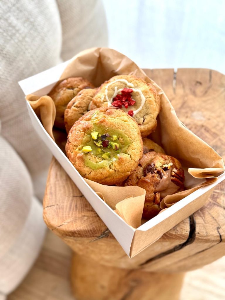 box cookies cadeau cookies artisanaux gourmands empilés dans une boîte